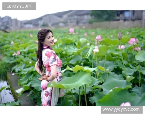 足球明星背影转场瞬间展现运动魅力与拼搏精神的完美结合 足球明星背影转场瞬间展现运动魅力与拼搏精神的完美结合