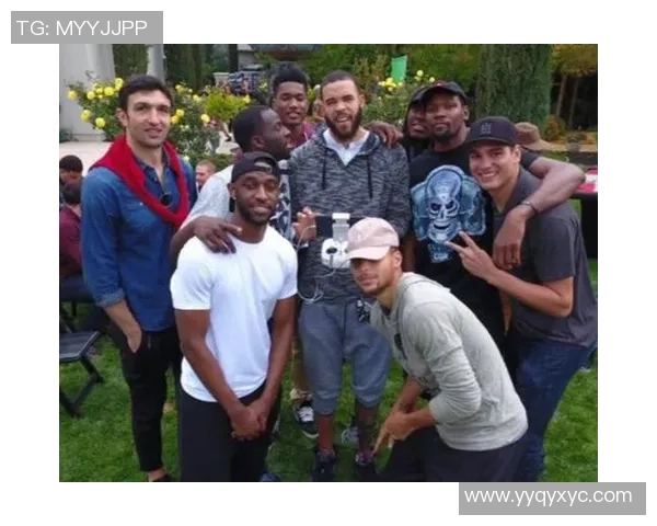 当足球明星与粉丝亲密接触时的感人瞬间与难忘回忆 当足球明星与粉丝亲密接触时的感人瞬间与难忘回忆